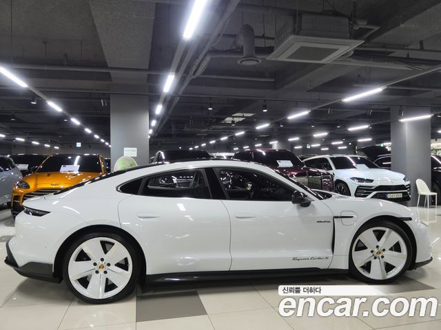 Porsche Taycan Turbo S — пробег 11 800 км — фото 2 из 5