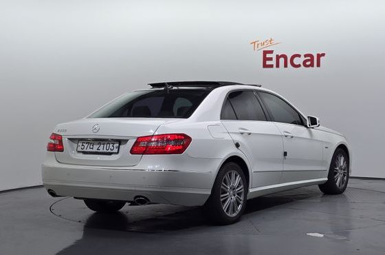 Mercedes-Benz E-Class E300 Elegance — пробег 99 339 км — фото 2 из 5