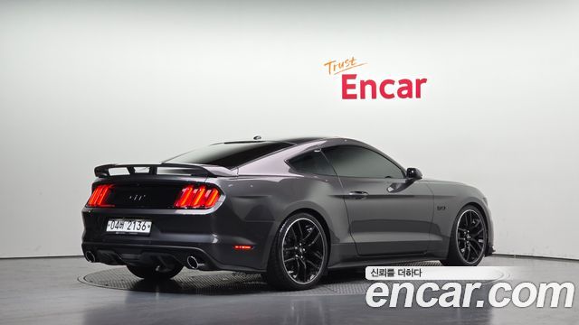 Ford Mustang GT Coupe — пробег 111 026 км — фото 2 из 5