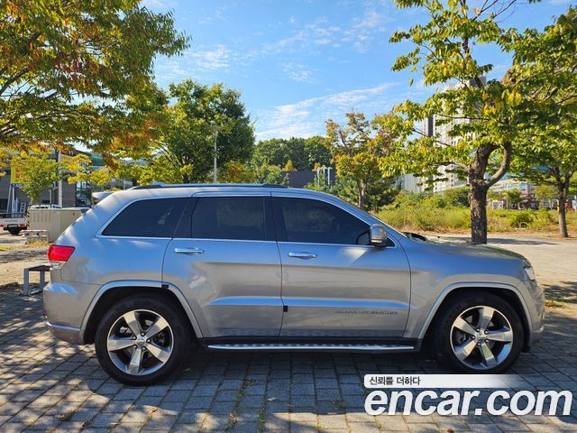Jeep Cherokee 3.0 Diesel Overland WK2 — пробег 233 080 км — фото 4 из 5