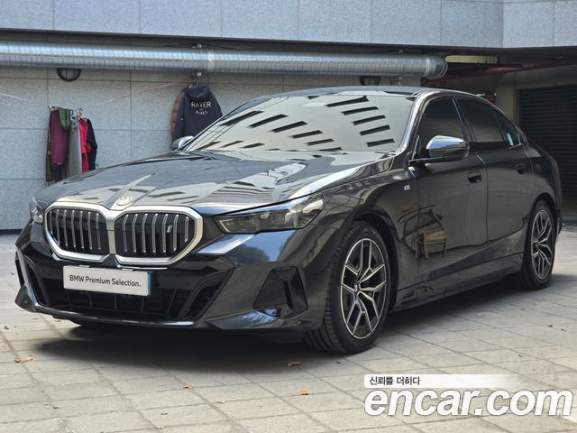 BMW i5 eDrive 40 M Sport — пробег 4 061 км — фото 1 из 5