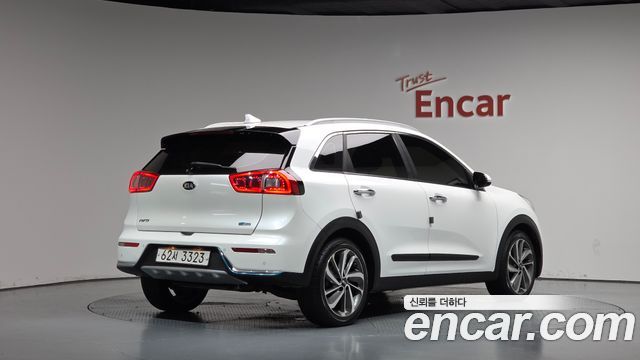 Kia Niro Prestige — пробег 77 812 км — фото 2 из 5