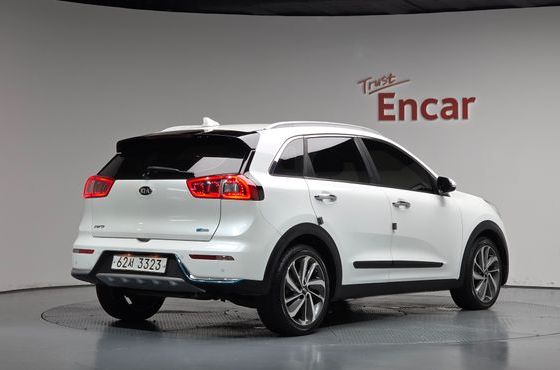 Kia Niro Prestige — пробег 77 812 км — фото 2 из 5