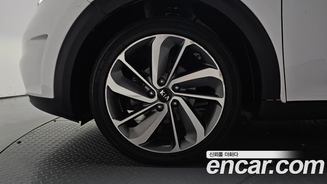 Kia Niro Prestige — пробег 77 812 км — фото 5 из 5