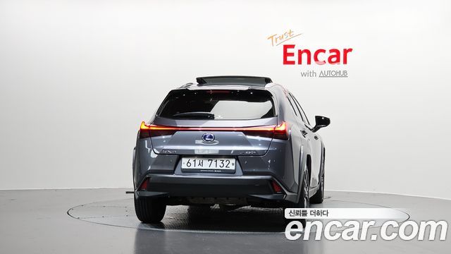 Lexus UX 2.0 AWD — пробег 55 611 км — фото 4 из 5
