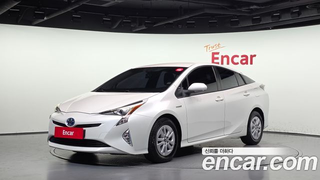 Toyota Prius 1.8 E — пробег 121 402 км — фото 1 из 5