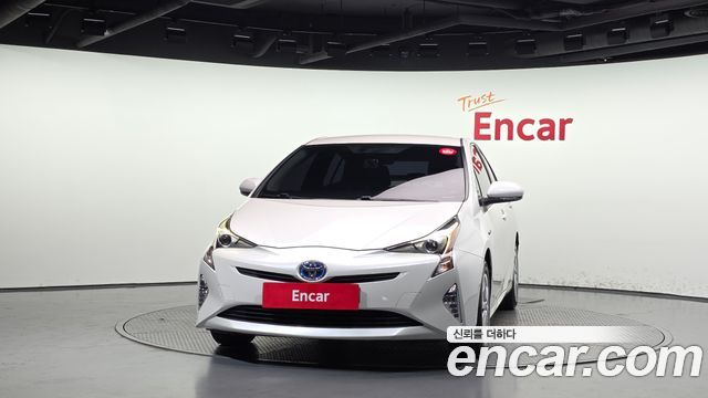 Toyota Prius 1.8 E — пробег 121 402 км — фото 3 из 5