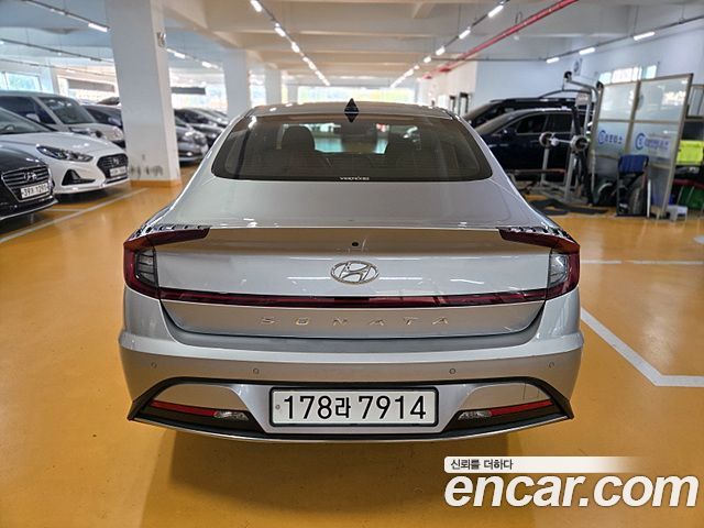 Hyundai Sonata 2.0 Premium Family — пробег 61 978 км — фото 3 из 5