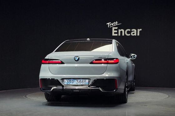 BMW i7 xDrive 60 M sport — пробег 70 702 км — фото 4 из 5