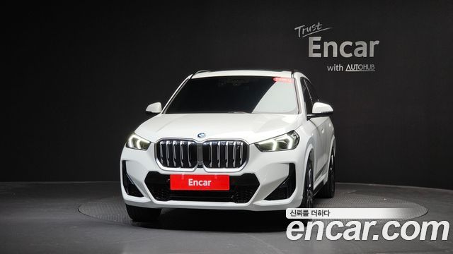 BMW iX1 xDrive 30 M Sport — пробег 24 942 км — фото 3 из 5