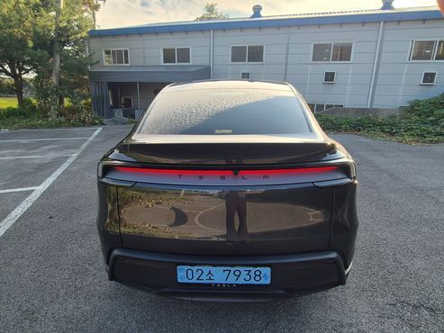 Tesla Model Y Premium RWD — пробег 1 610 км — фото 4 из 5