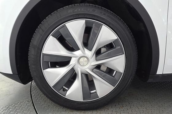 Tesla Model Y RWD — пробег 77 380 км — фото 5 из 5