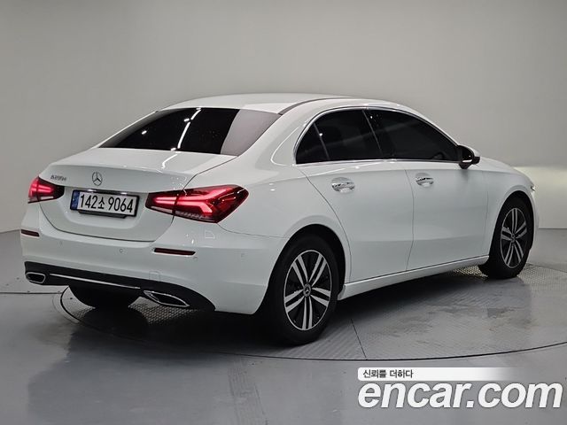 Mercedes-Benz A-Class A200d Sedan — пробег 30 874 км — фото 2 из 5