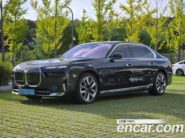 BMW i7 xDrive 60 Design Pure Excellence — пробег 63 835 км — фото 1 из 5