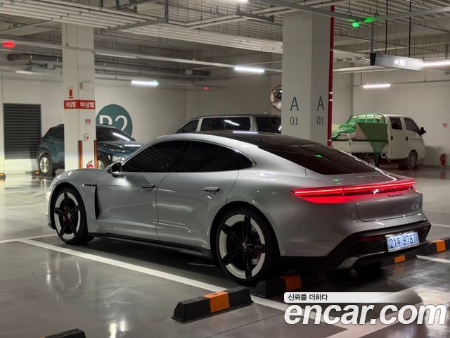 Porsche Taycan 4S — пробег 7 900 км — фото 2 из 5