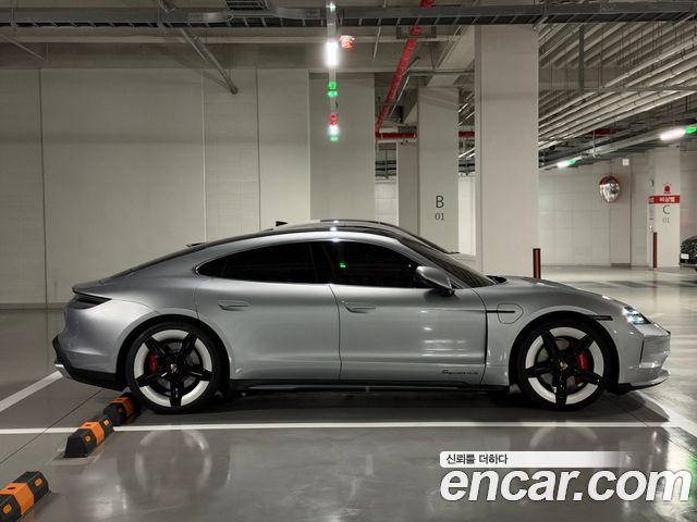 Porsche Taycan 4S — пробег 7 900 км — фото 5 из 5