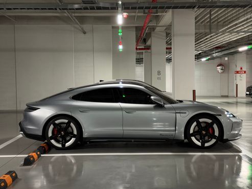 Porsche Taycan 4S — пробег 7 900 км — фото 5 из 5