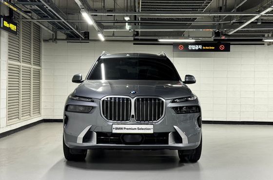 BMW X7 xDrive 40i Design Pure Excellence 7-Seater — пробег 4 072 км — фото 2 из 5