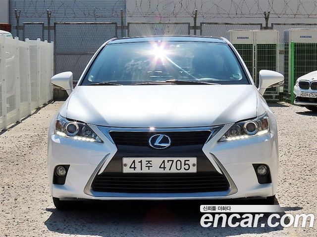 Lexus CT200h 1.8 Supreme ZWA10 — пробег 127 584 км — фото 1 из 5