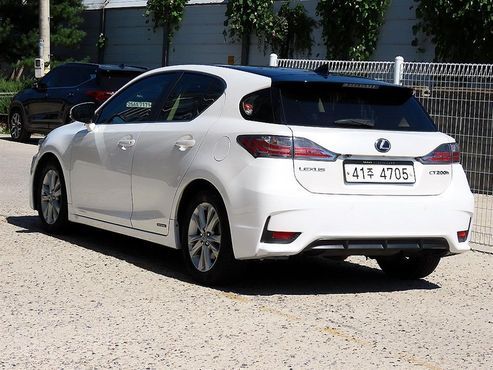 Lexus CT200h 1.8 Supreme ZWA10 — пробег 127 584 км — фото 3 из 5