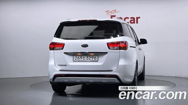 Kia Carnival из Кореи Encar