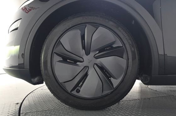 Tesla Model Y RWD — пробег 11 009 км — фото 5 из 5