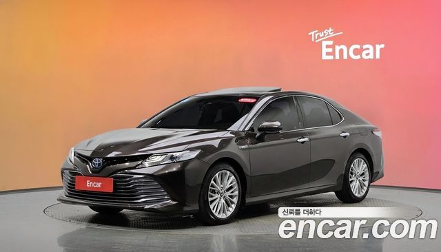 Toyota Camry 2.5 XLE Hybrid — пробег 74 340 км — фото 1 из 5