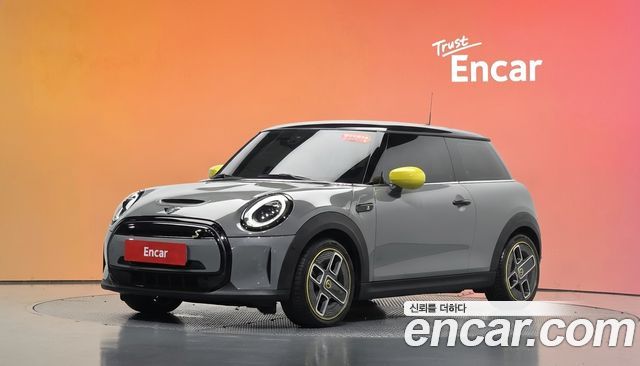 Mini Cooper SE Electric 3rd — пробег 11 040 км — фото 1 из 5