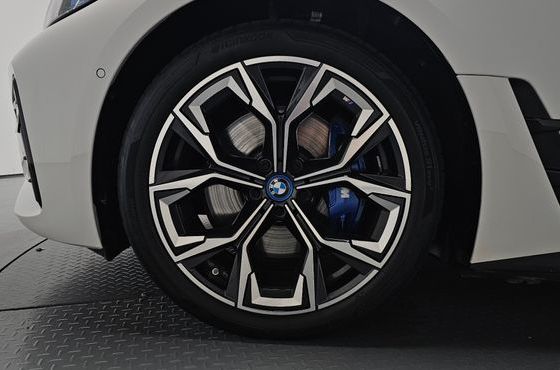 BMW i4 eDrive40 M Sports Pro — пробег 33 197 км — фото 5 из 5