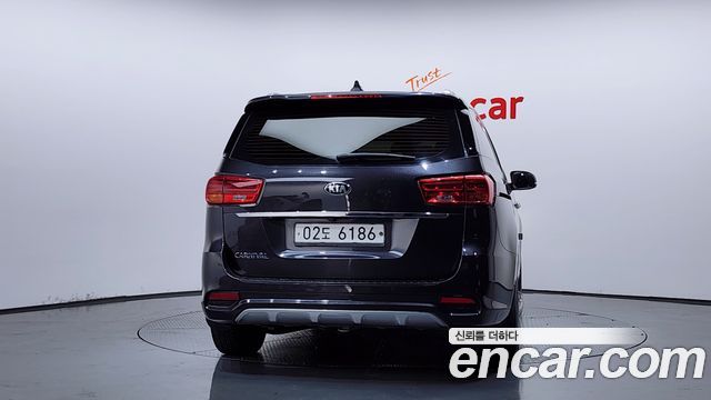 Kia Carnival из Кореи Encar
