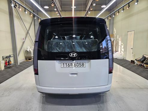 Hyundai Staria HEV 1.6T Lounge 7-Seater Inspiration — пробег 35 км — фото 4 из 5