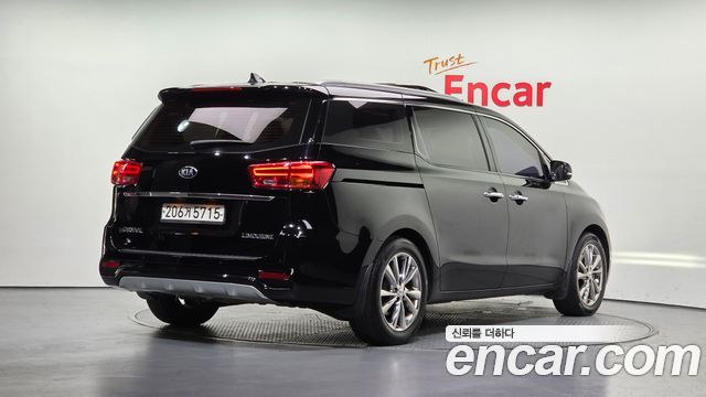 Kia Carnival 7-Seater Limousine VIP — пробег 157 592 км — фото 2 из 5