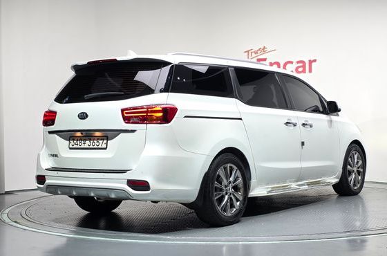 Kia Carnival 9-Seater Luxury — пробег 177 995 км — фото 2 из 5