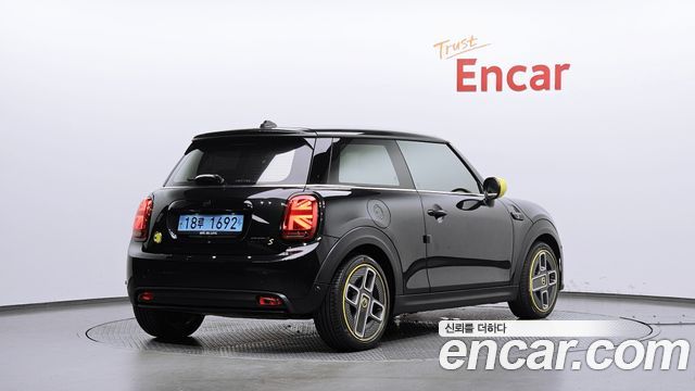 Mini Cooper SE Electric 3rd — пробег 50 542 км — фото 2 из 5
