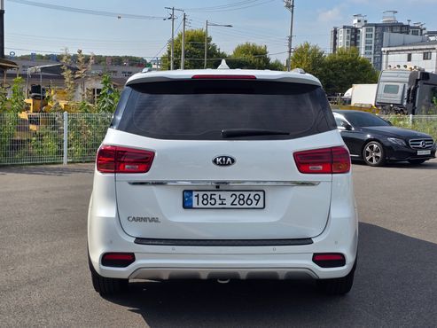 Kia Carnival 9-Seater Luxury — пробег 139 000 км — фото 2 из 5