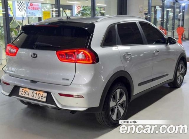 Kia Niro Prestige — пробег 207 673 км — фото 4 из 5