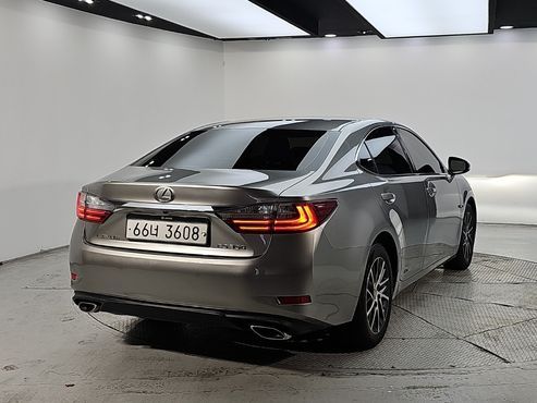 Lexus ES Supreme XV60 — пробег 90 891 км — фото 4 из 5