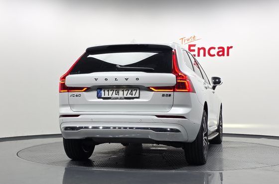 Volvo XC60 B5 Ultimate Bright — пробег 74 089 км — фото 4 из 5