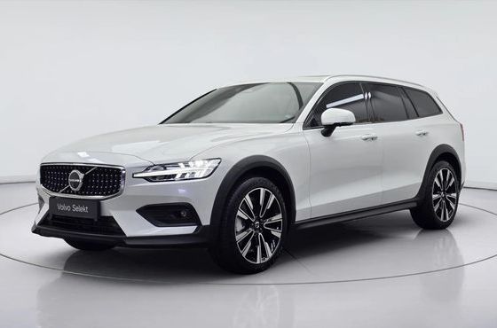 Volvo V60 B5 Ultra AWD — пробег 4 175 км — фото 1 из 5