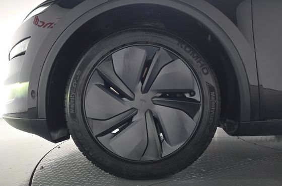 Tesla Model Y RWD — пробег 26 313 км — фото 5 из 5