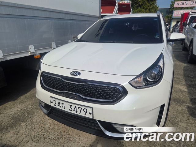 Kia Niro Prestige — пробег 74 391 км — фото 1 из 5