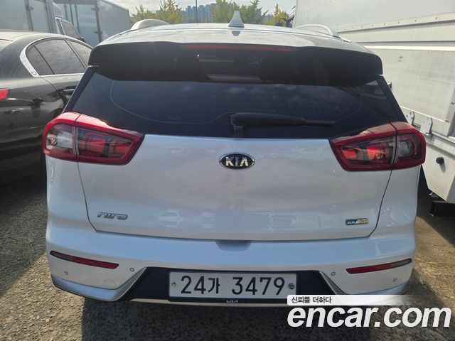 Kia Niro Prestige — пробег 74 391 км — фото 5 из 5