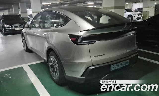 Tesla Model Y L Long Range AWD — пробег 25 км — фото 4 из 5