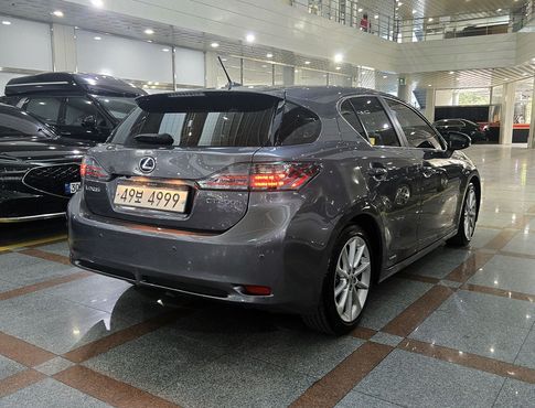 Lexus CT200h 1.8 Compact Luxury ZWA10 — пробег 84 258 км — фото 4 из 5