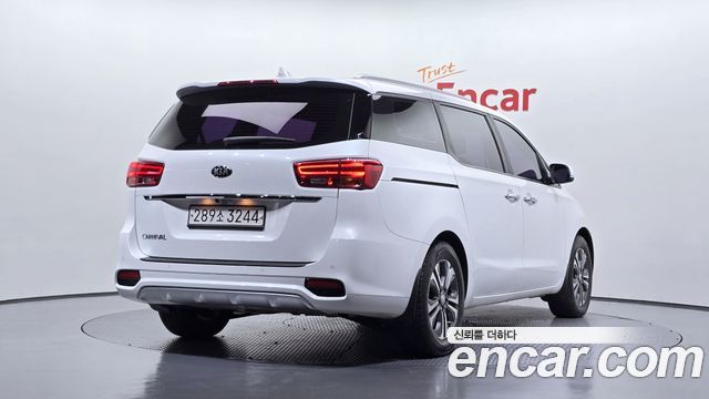 Kia Carnival 9-Seater Luxury — пробег 111 342 км — фото 2 из 5