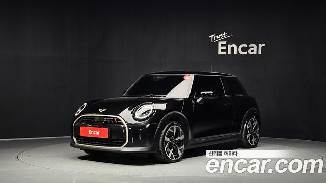 Mini Cooper Favoured — пробег 4 545 км — фото 1 из 5