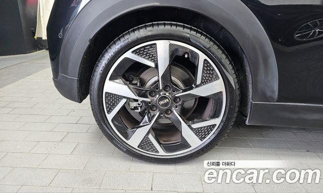 Mini Cooper Favoured — пробег 4 545 км — фото 5 из 5