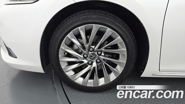 Lexus ES Executive — пробег 18 121 км — фото 5 из 5