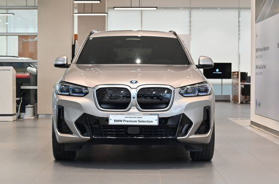 BMW iX3 M Sports — пробег 19 909 км — фото 3 из 5