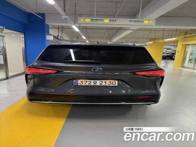 Toyota Sienna 2.5 Hybrid 2WD — пробег 9 843 км — фото 3 из 5